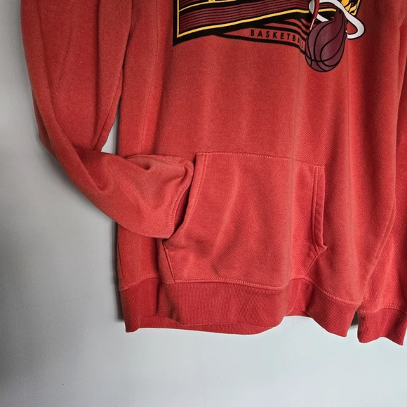 NBA Miami Heat‎ Red Orange Hooded Men's Sweater L Fleece Cangaroo Pocket - Picture 4 of 9